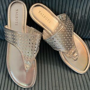 New No Tags Talbots Gigi Silver Women's Thong Sandals size 10